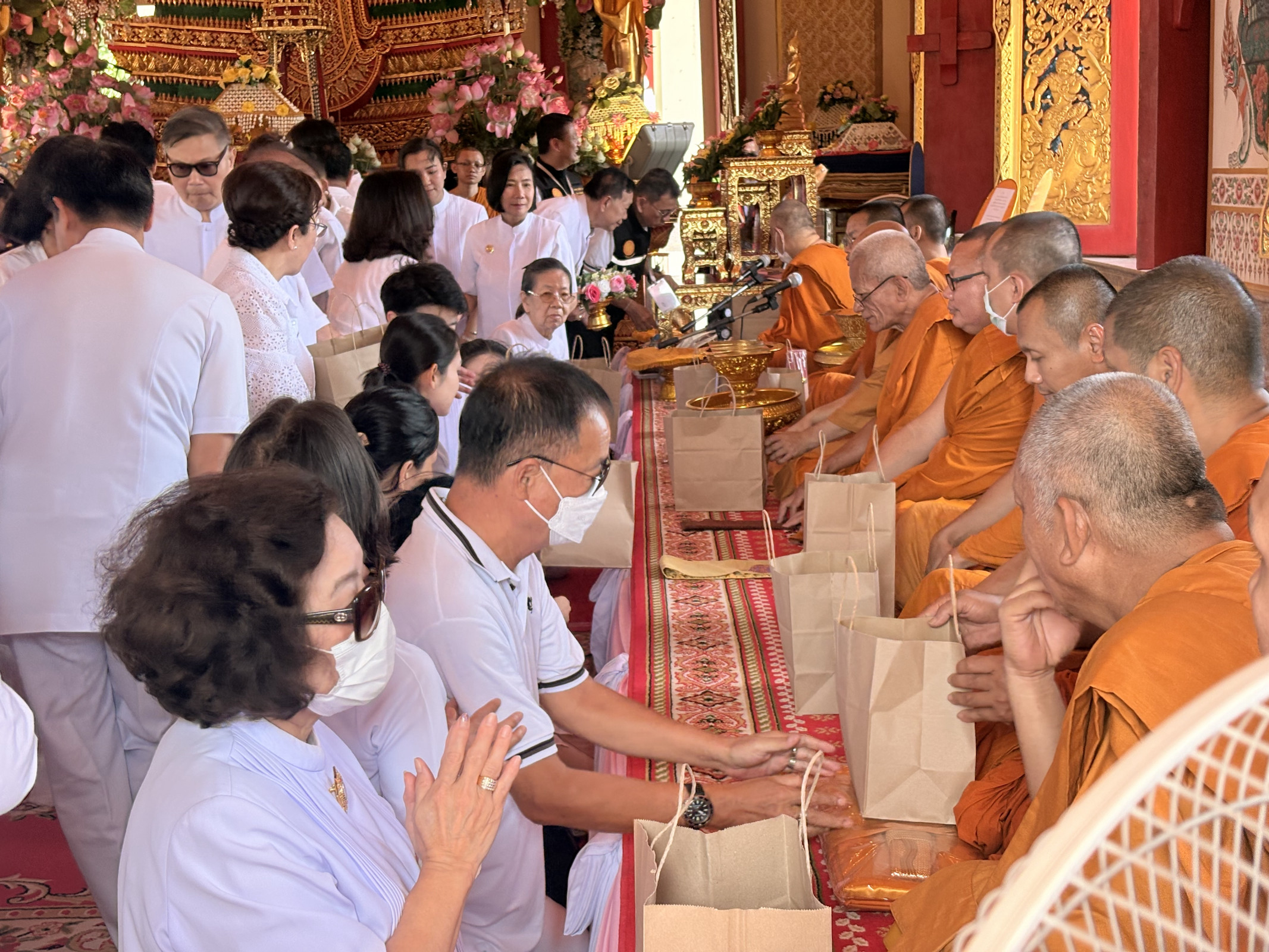 ภาพร่วมพิธีกรรมวัดภาณุรังษี