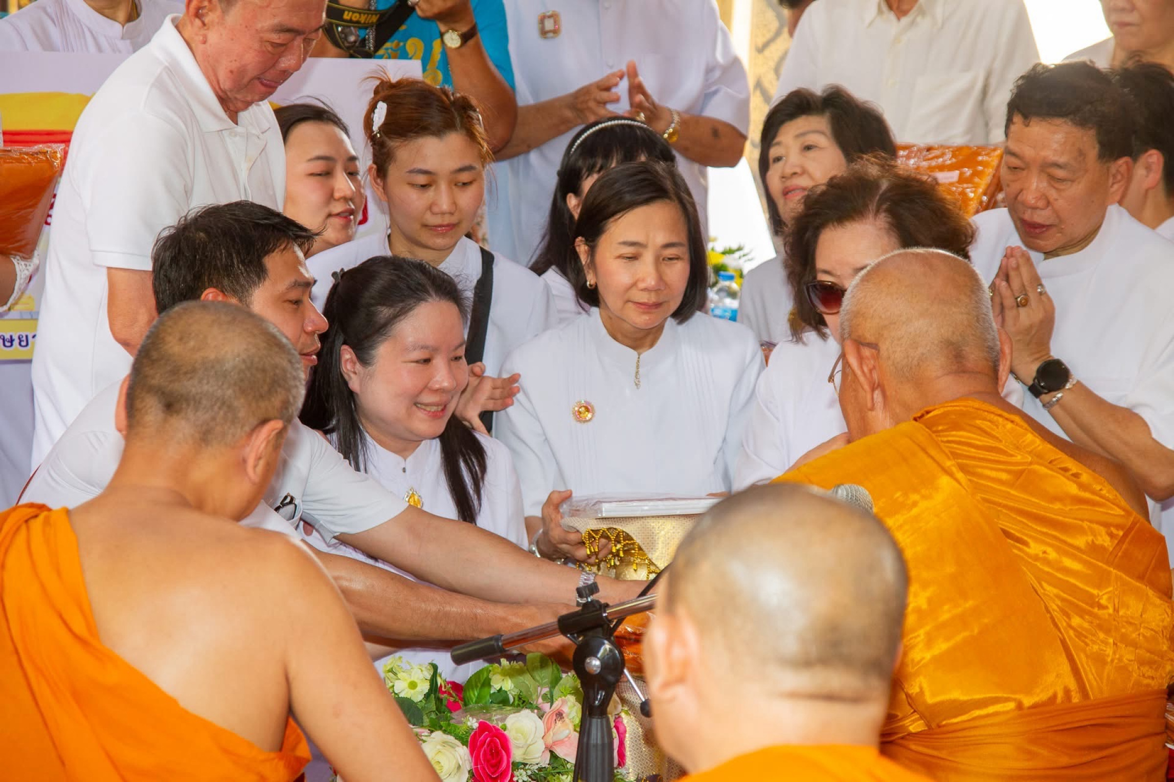 ภาพร่วมพิธีกรรมวัดใหม่พิเรนทร์