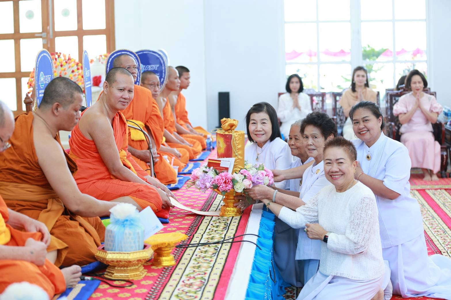 ภาพการถวายปัจจัยวัดเทพนิมิตต์