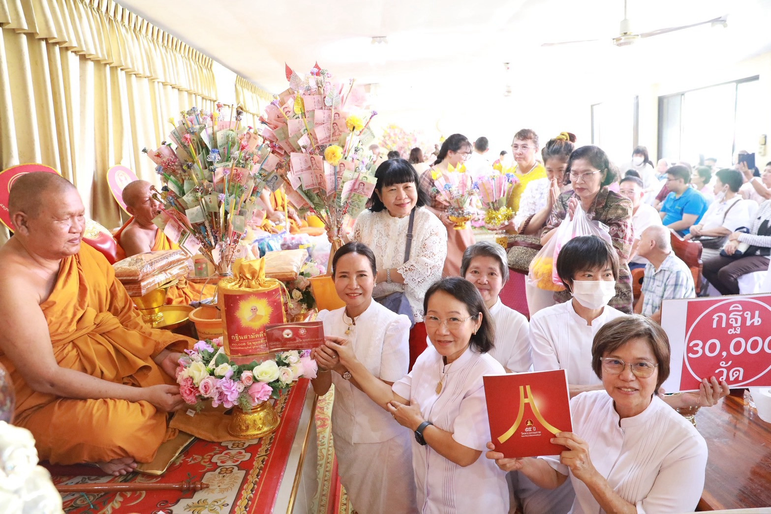 ภาพการถวายปัจจัยวัดตะเข้ (โคกพระเถร)
