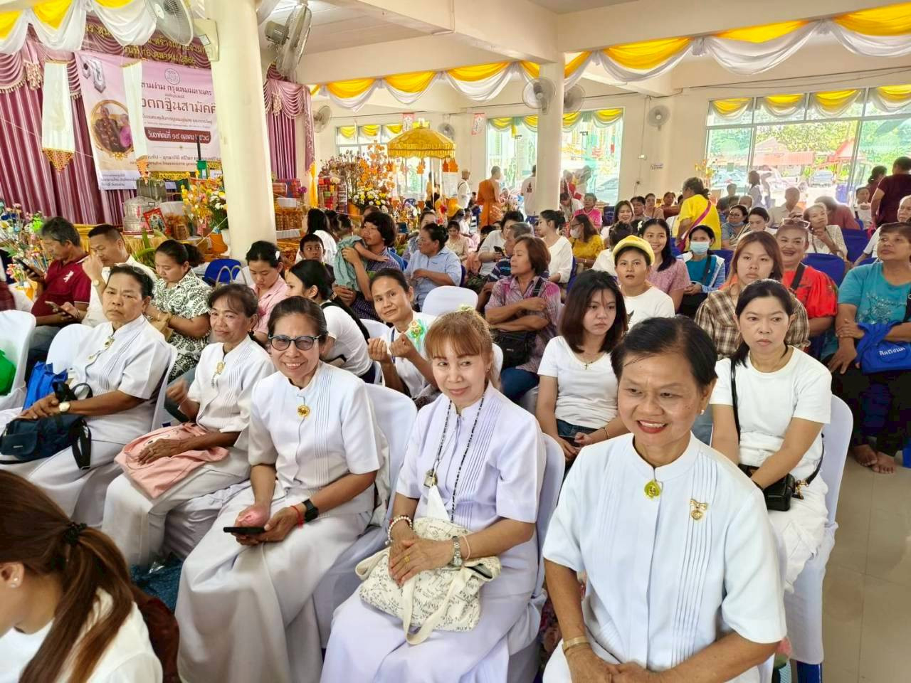 ภาพร่วมพิธีกรรมวัดสามง่าม