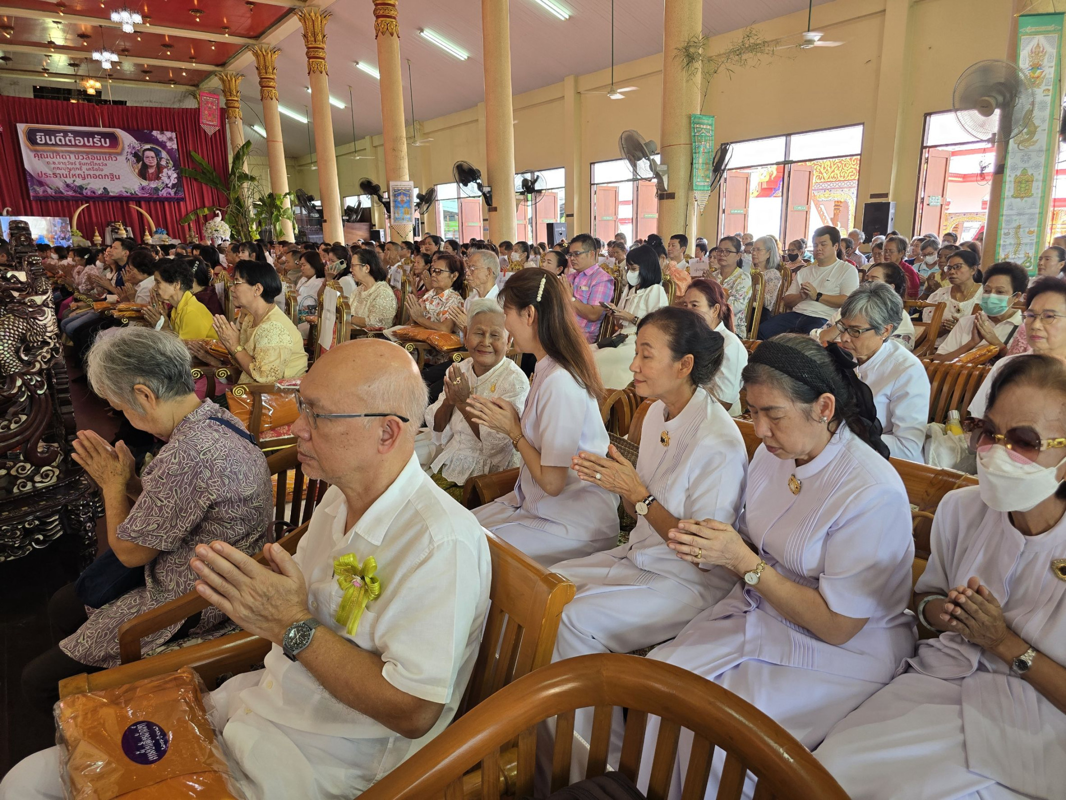 ภาพร่วมพิธีกรรมวัดลาดปลาเค้า