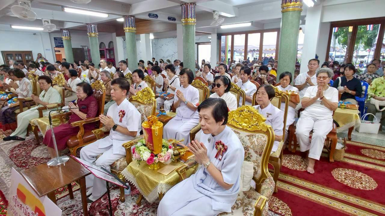 ภาพร่วมพิธีกรรมวัดลครทำ