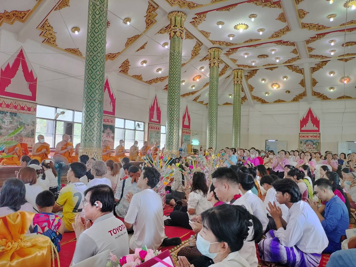 ภาพร่วมพิธีกรรมวัดไตรสามัคคี