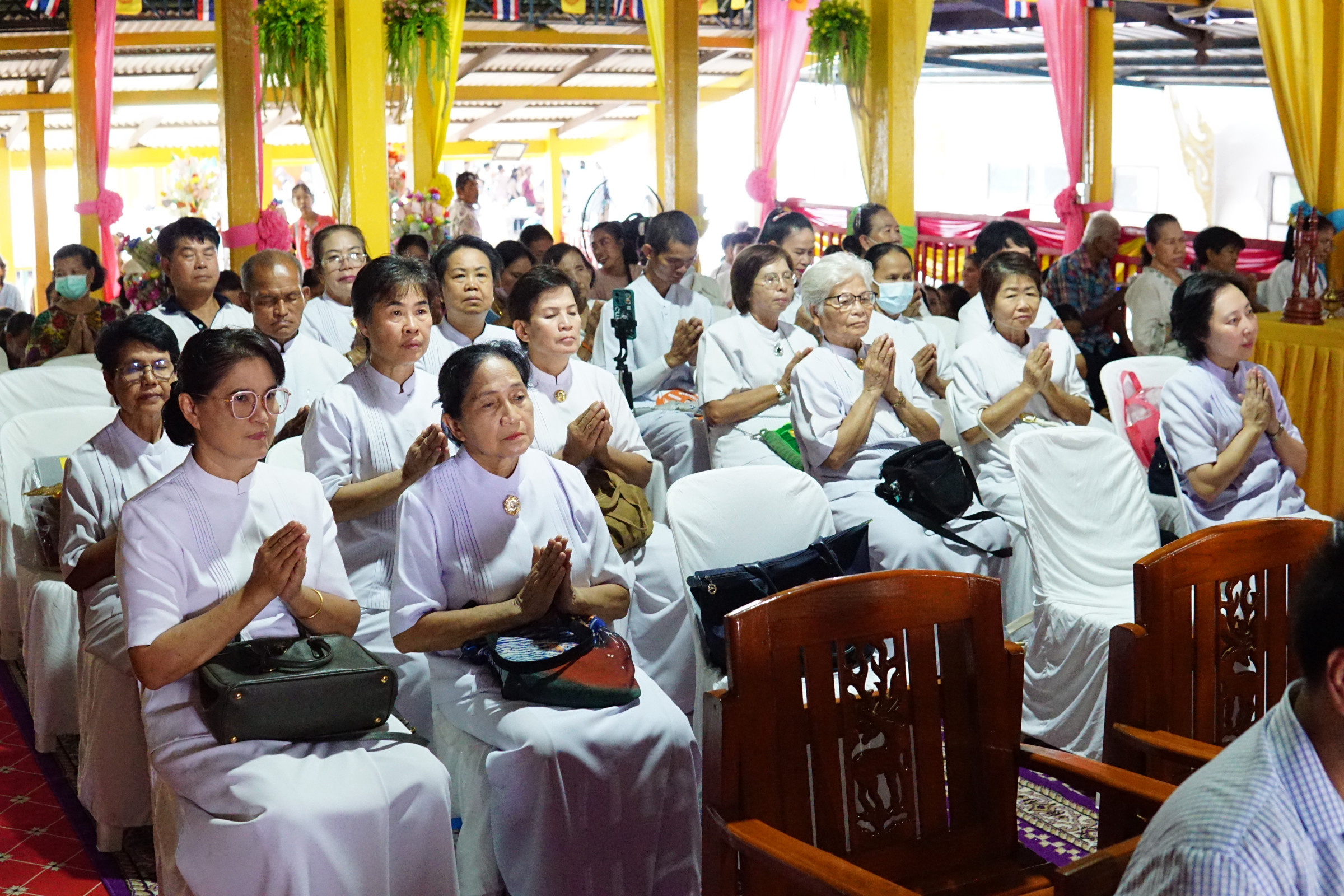 ภาพร่วมพิธีกรรมวัดทองรำไพ