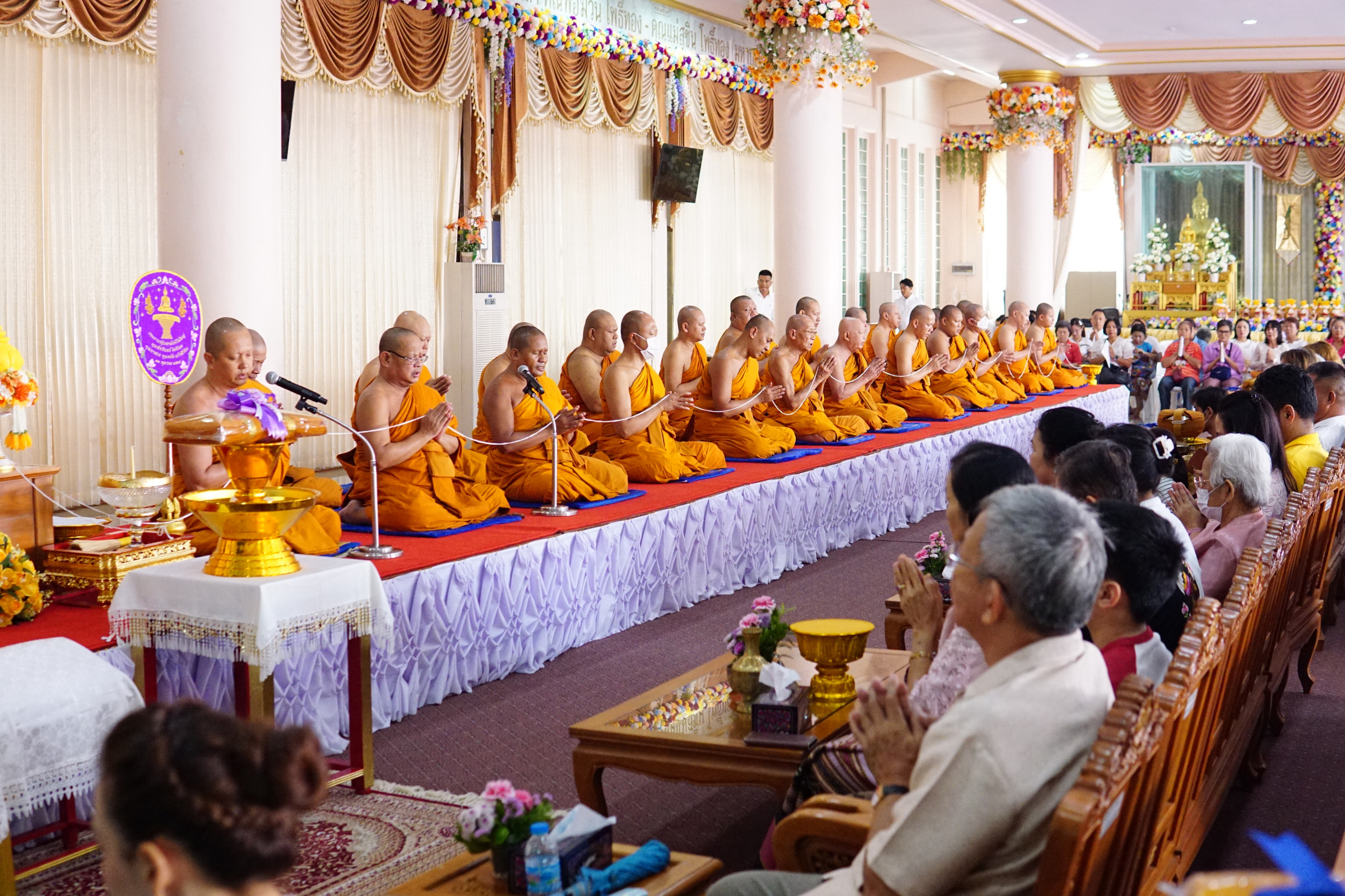 ภาพร่วมพิธีกรรมวัดใหญ่