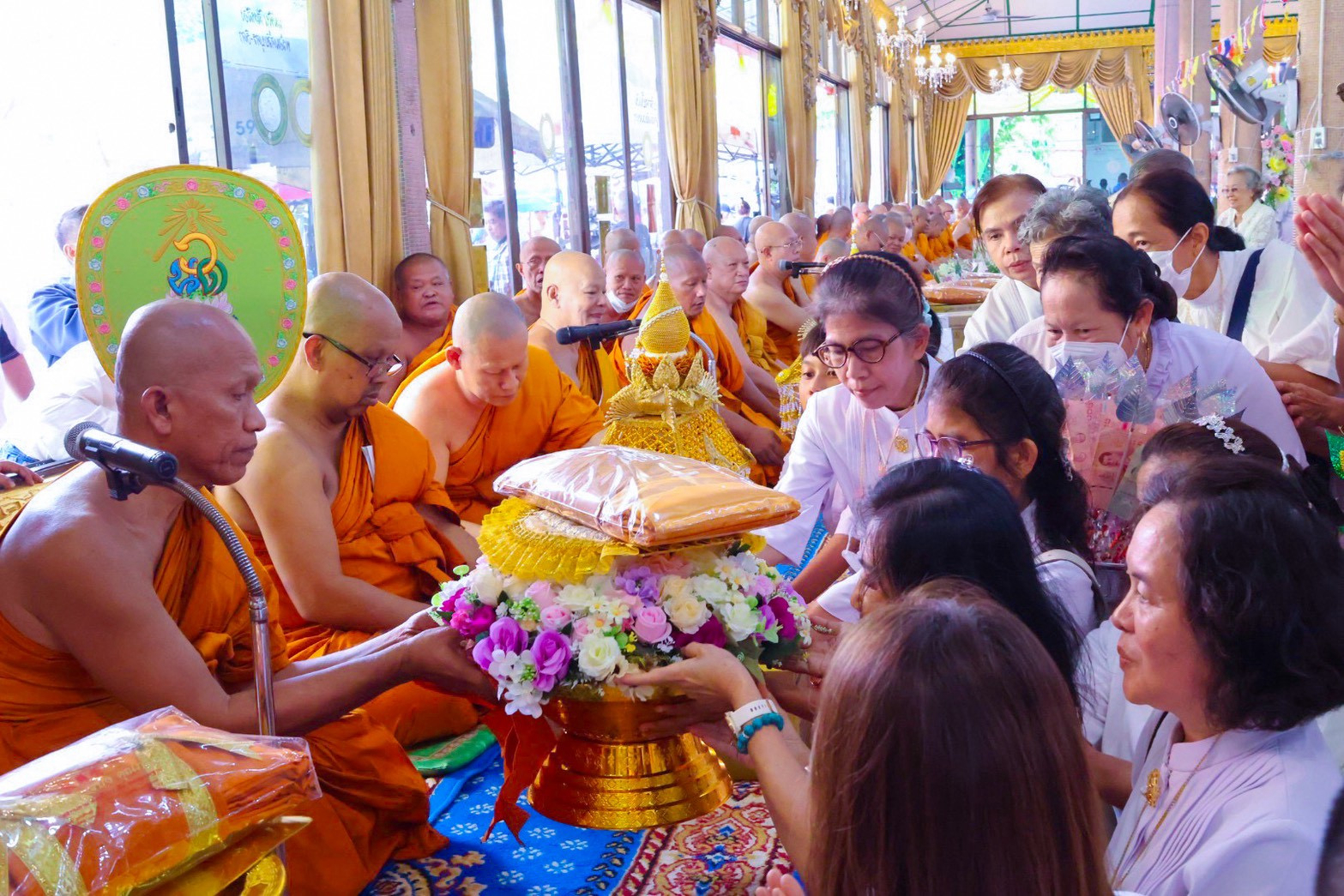 ภาพร่วมพิธีกรรมวัดหนามแดง