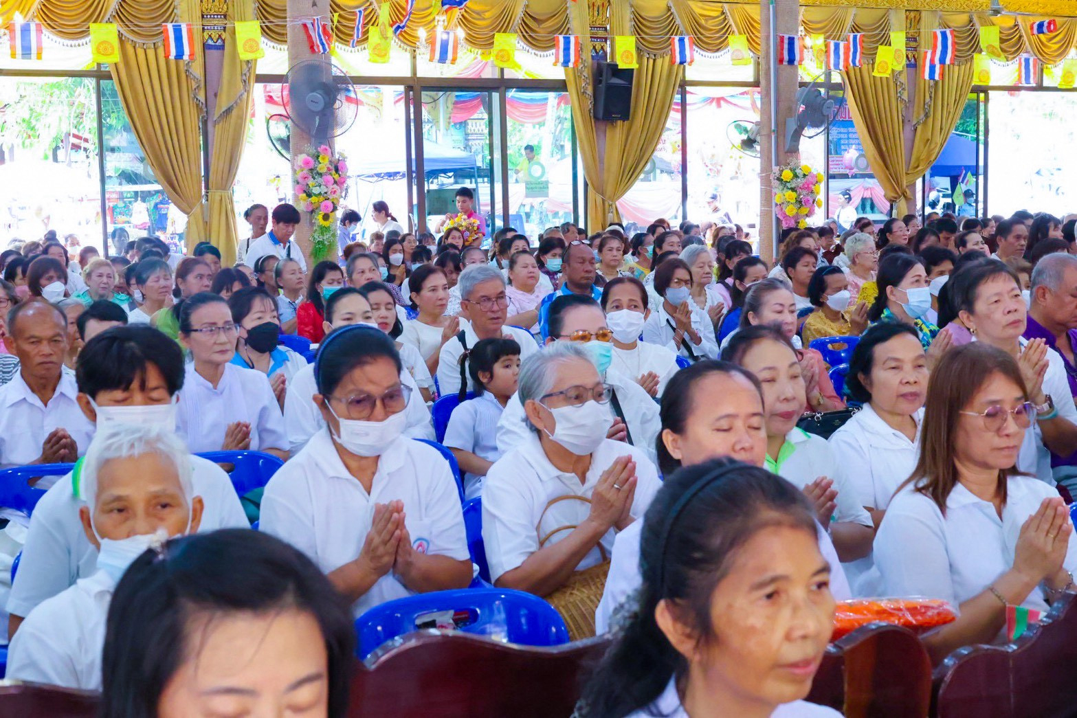 ภาพร่วมพิธีกรรมวัดหนามแดง