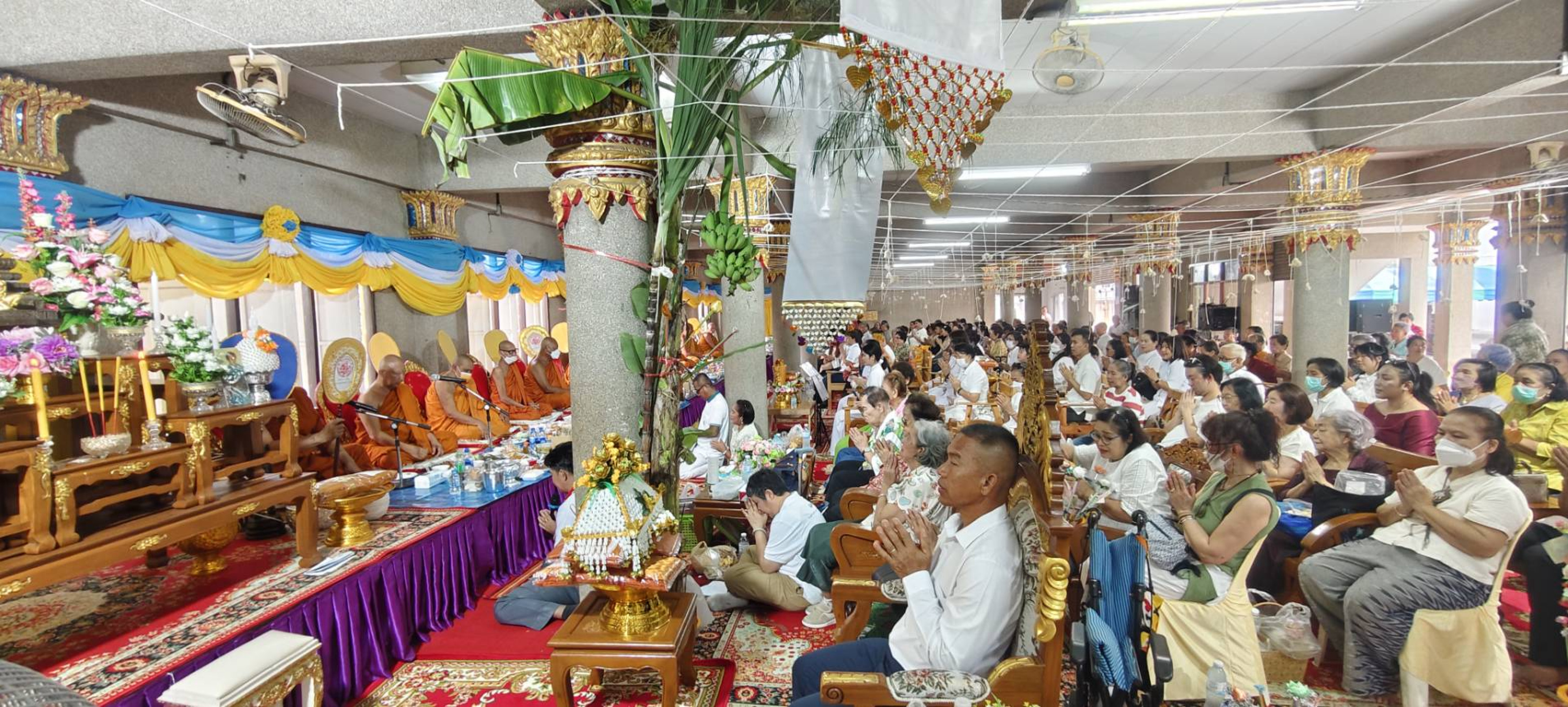 ภาพร่วมพิธีกรรมวัดบางนางเกรง