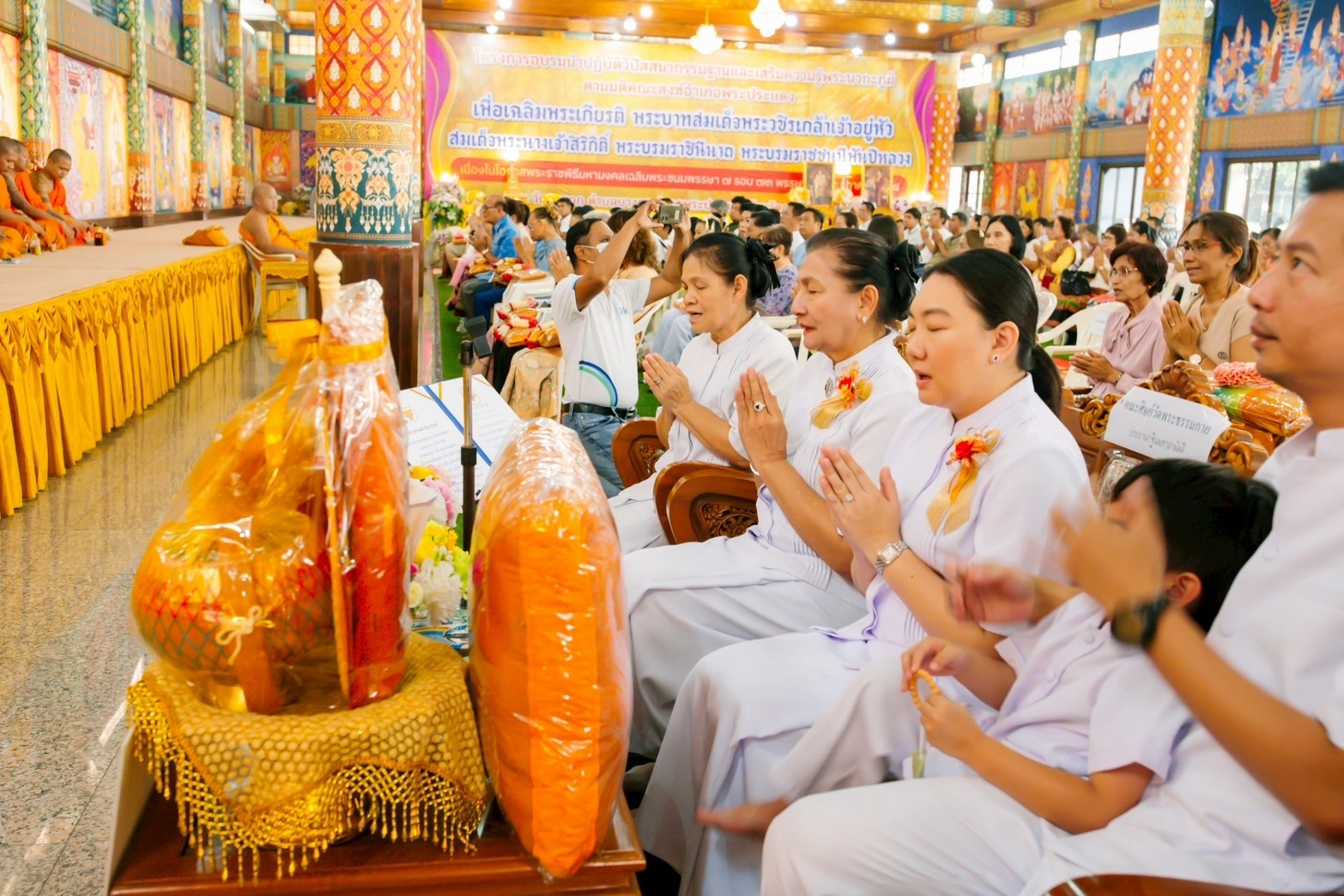 ภาพร่วมพิธีกรรมวัดครุนอก