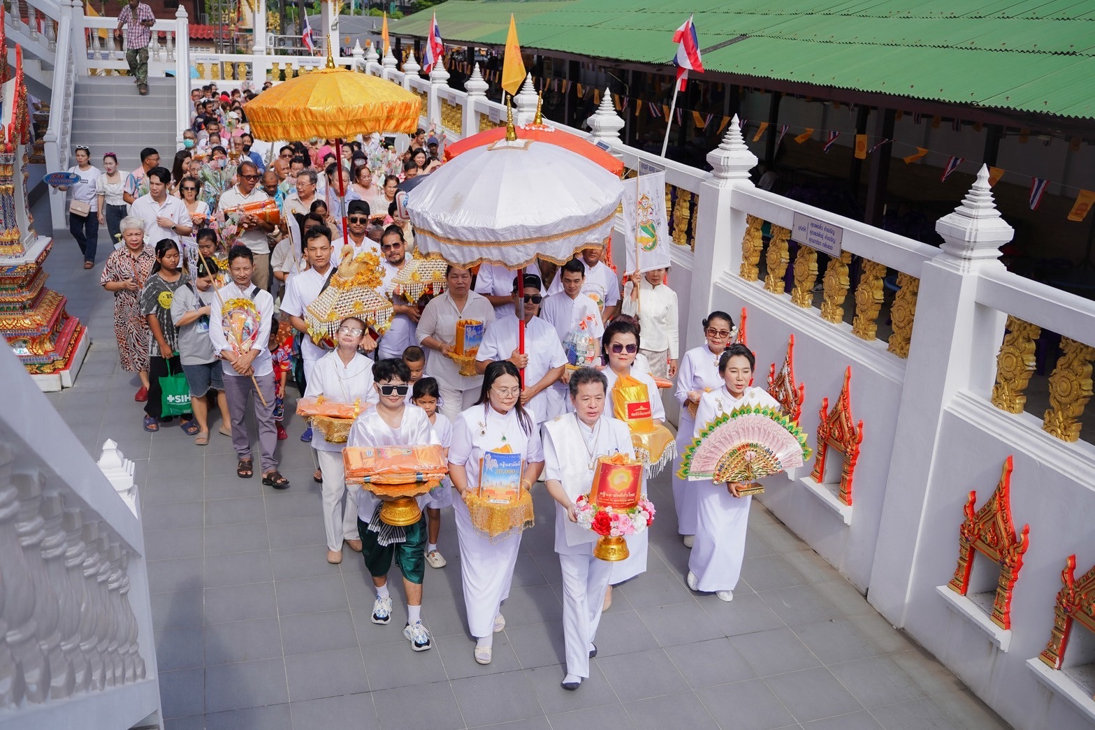 ภาพร่วมขบวนกฐินวัดบางน้ำผึ้งนอก