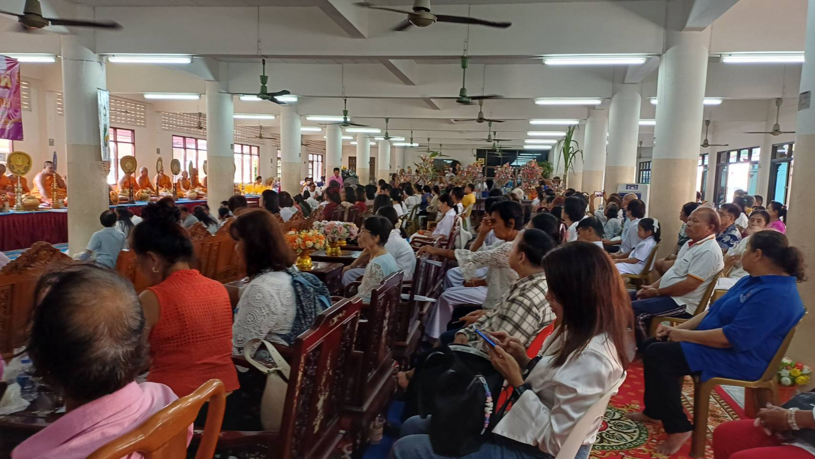 ภาพร่วมพิธีกรรมวัดไตรมิตรวราราม