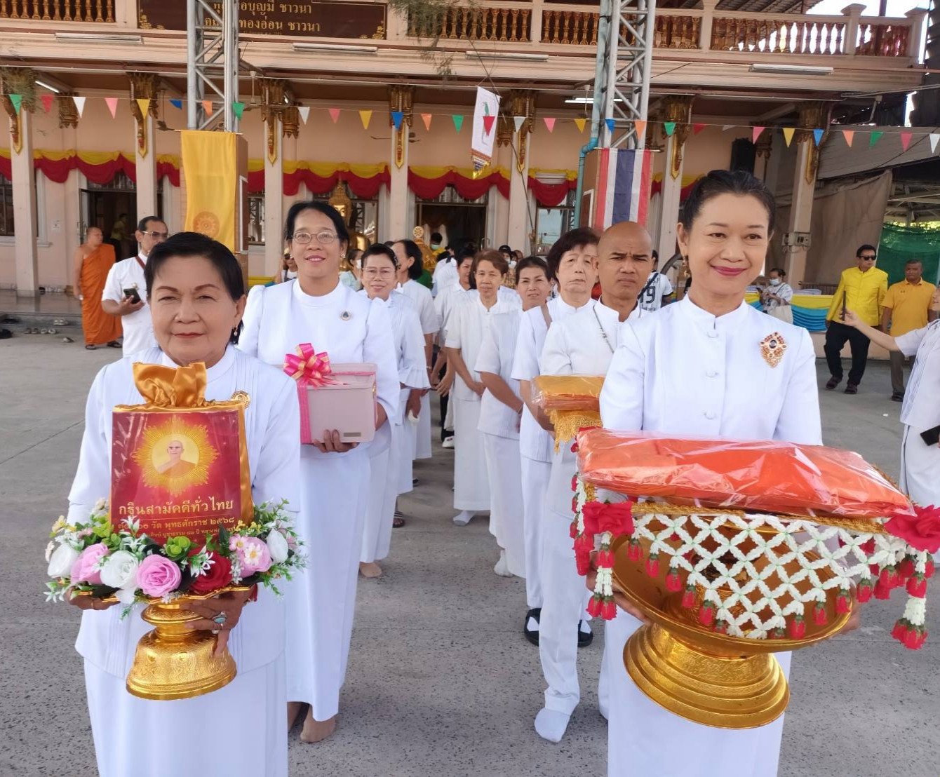 ภาพร่วมขบวนกฐินวัดแหลม