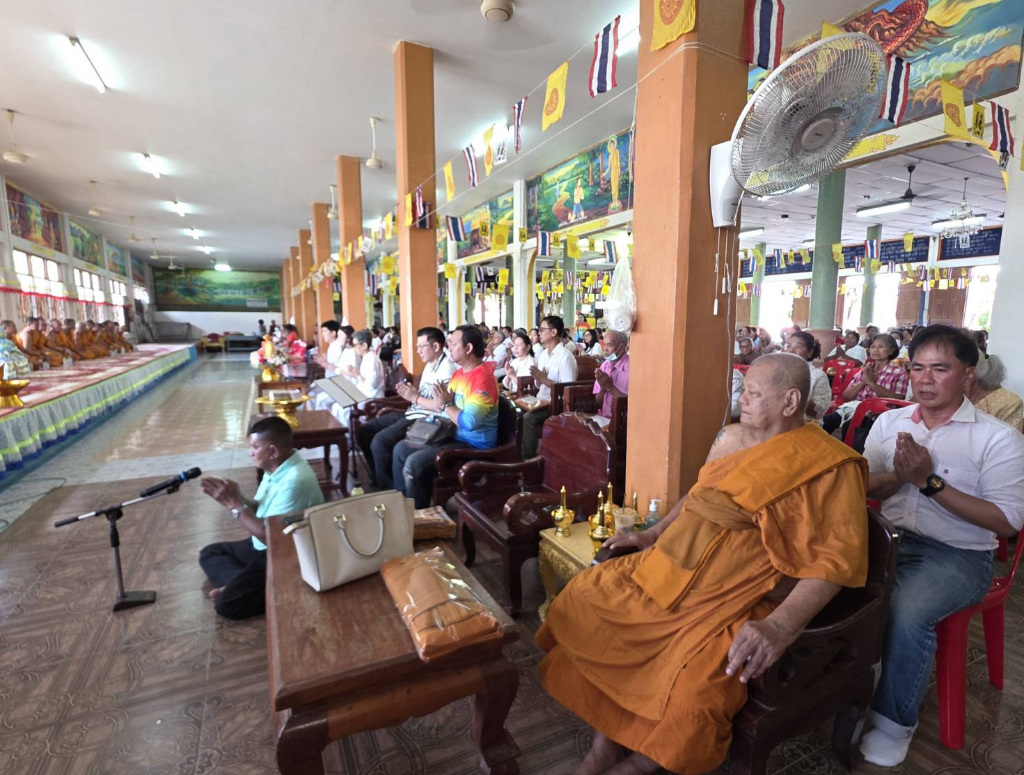 ภาพร่วมพิธีกรรมวัดราษฎร์นิยมธรรม