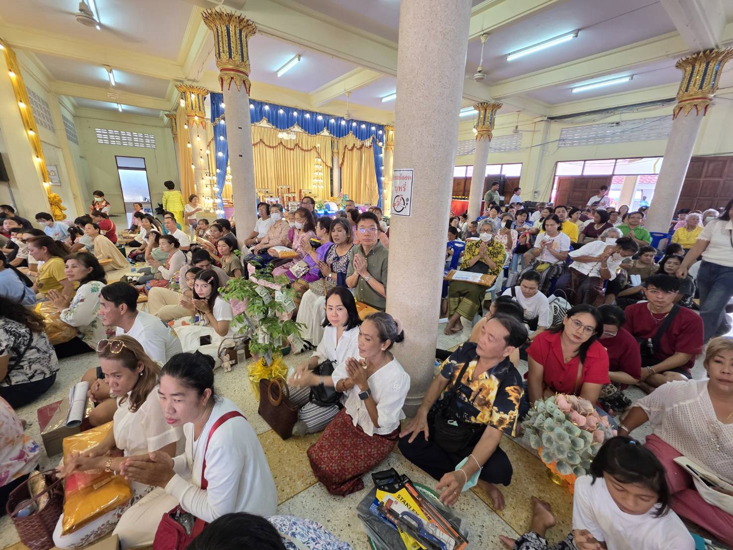 ภาพร่วมพิธีกรรมวัดราษฎร์นิยมธรรม