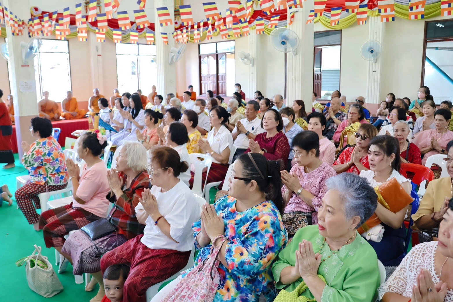 ภาพร่วมพิธีกรรมวัดโมกข์