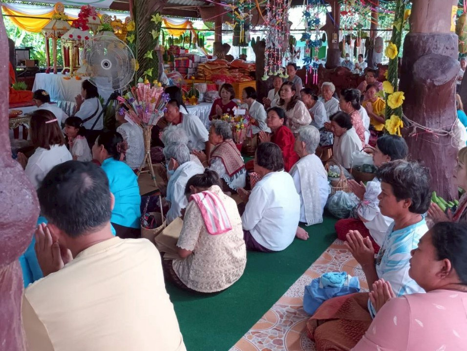 ภาพร่วมพิธีกรรมวัดดาวดึงษ์แกดำ