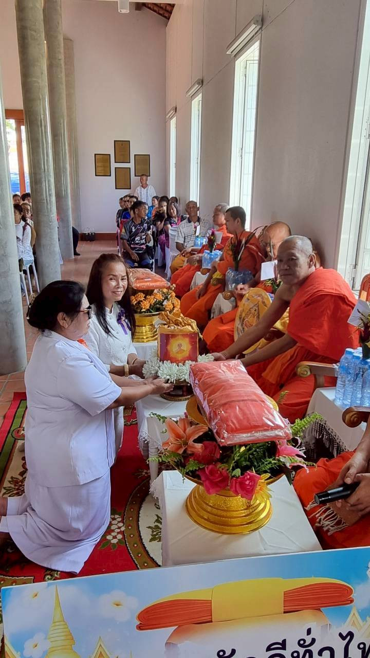 ภาพการถวายปัจจัยวัดหัวห้วย