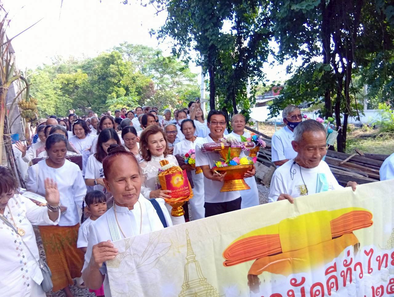 ภาพร่วมขบวนกฐินวัดพนังโสภาราม