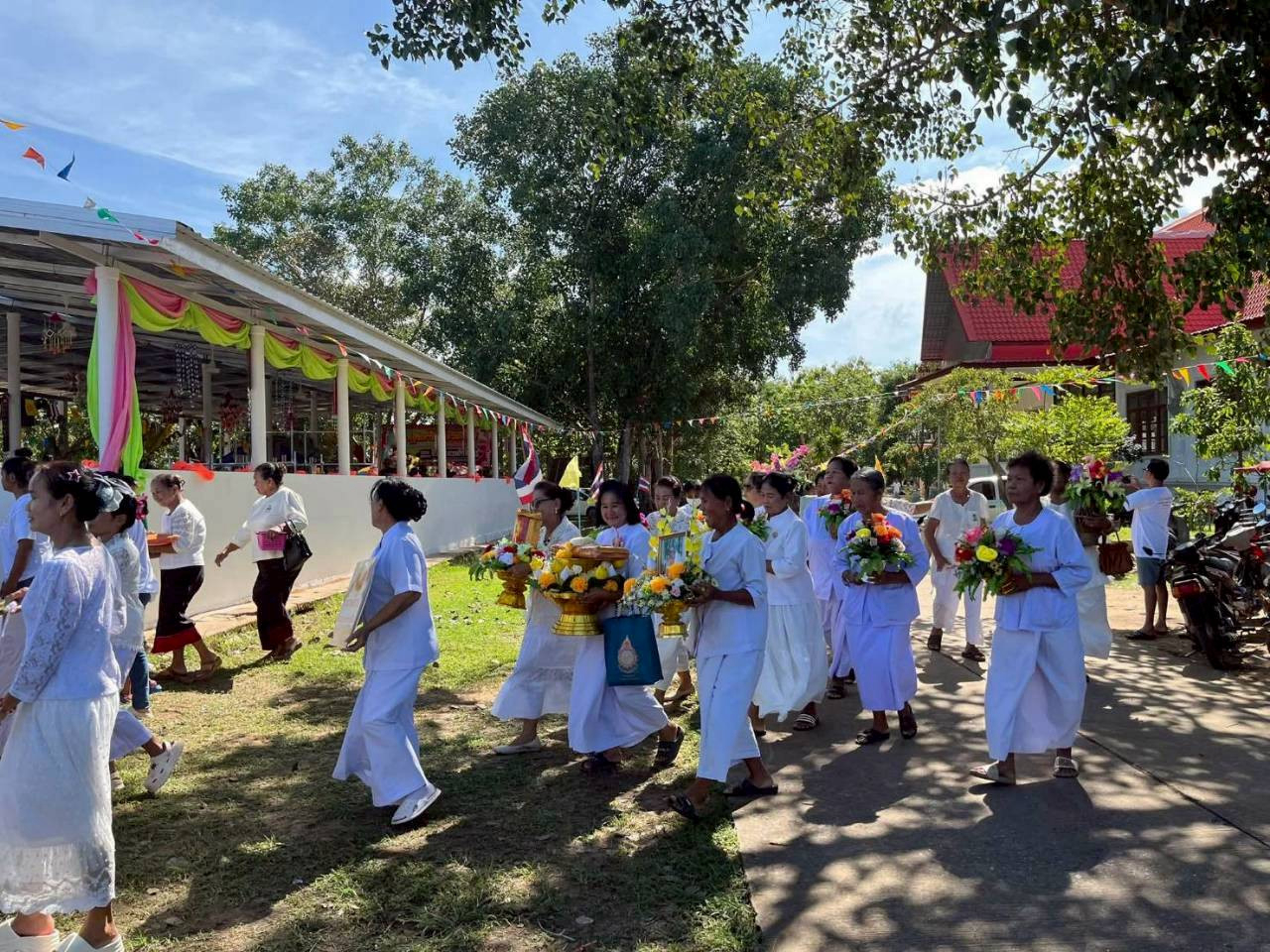 ภาพร่วมขบวนกฐินวัดราษฎร์ดำเนิน