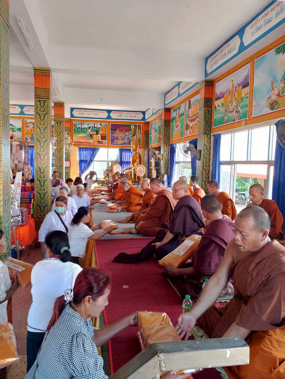 ภาพร่วมพิธีกรรมวัดราษฎร์ดำเนิน