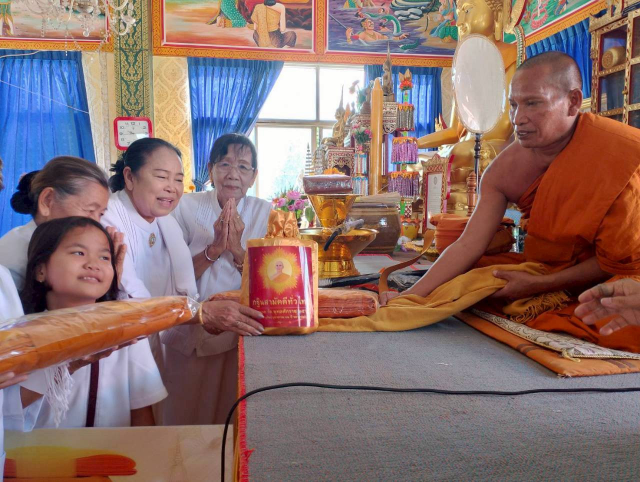 ภาพร่วมพิธีกรรมวัดราษฎร์ดำเนิน