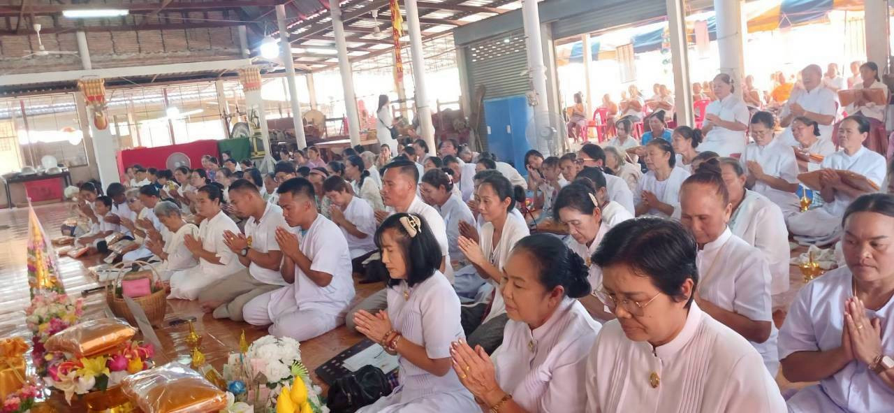 ภาพร่วมพิธีกรรมวัดบ้านโหล่นสามัคคีธรรม