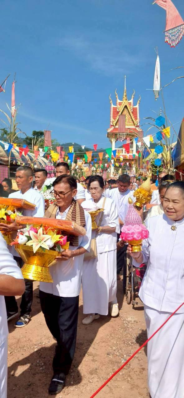 ภาพร่วมพิธีกรรมวัดบ้านโหล่นสามัคคีธรรม