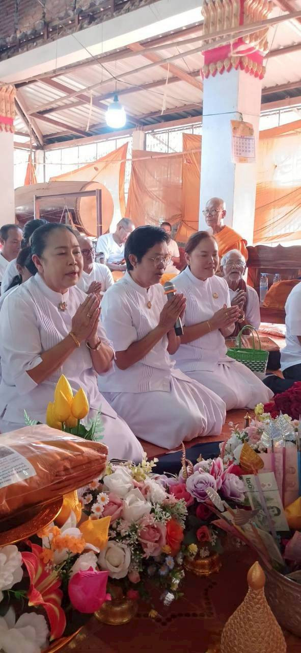 ภาพร่วมพิธีกรรมวัดบ้านโหล่นสามัคคีธรรม