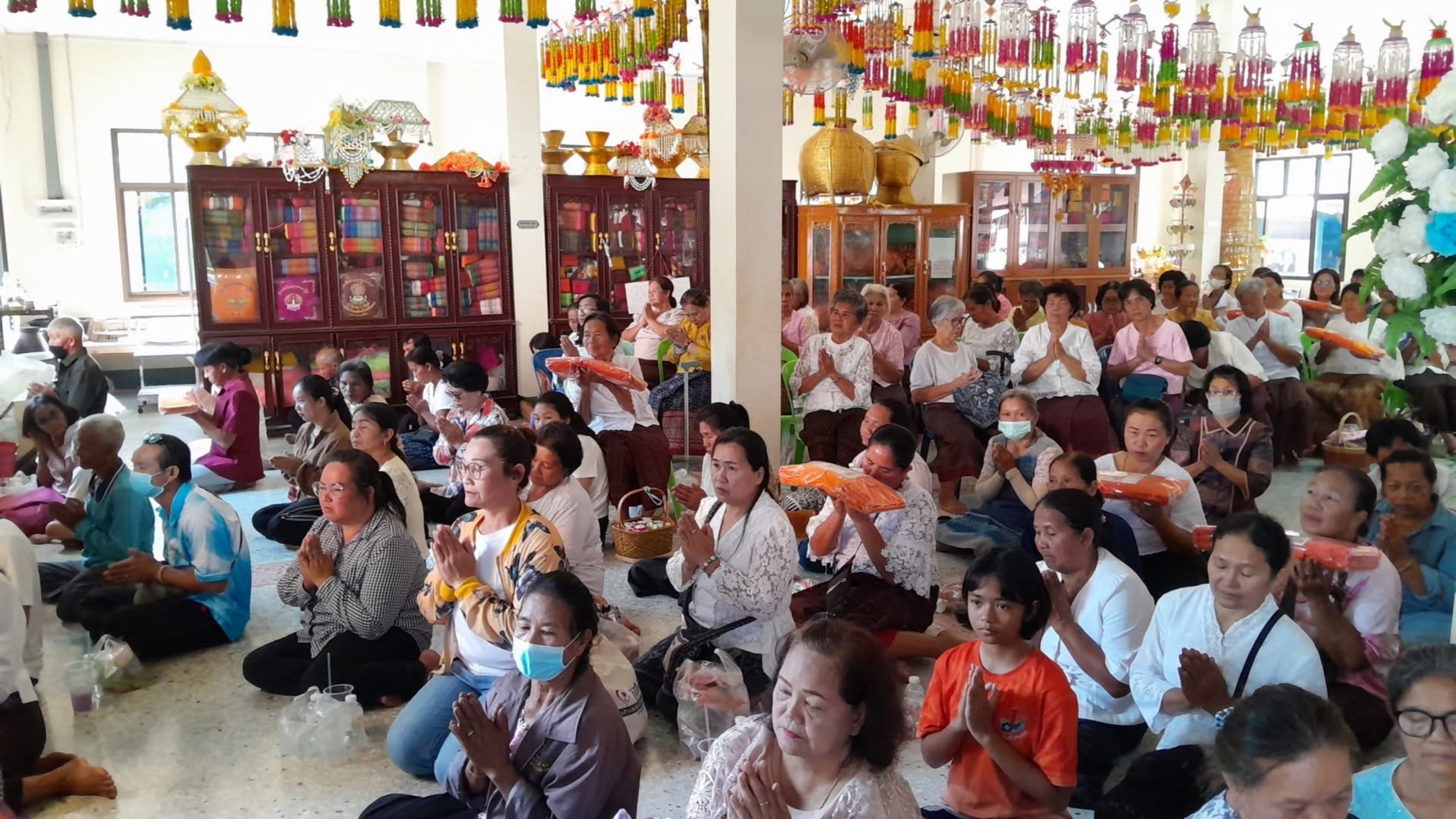 ภาพร่วมพิธีกรรมวัดธาตุ