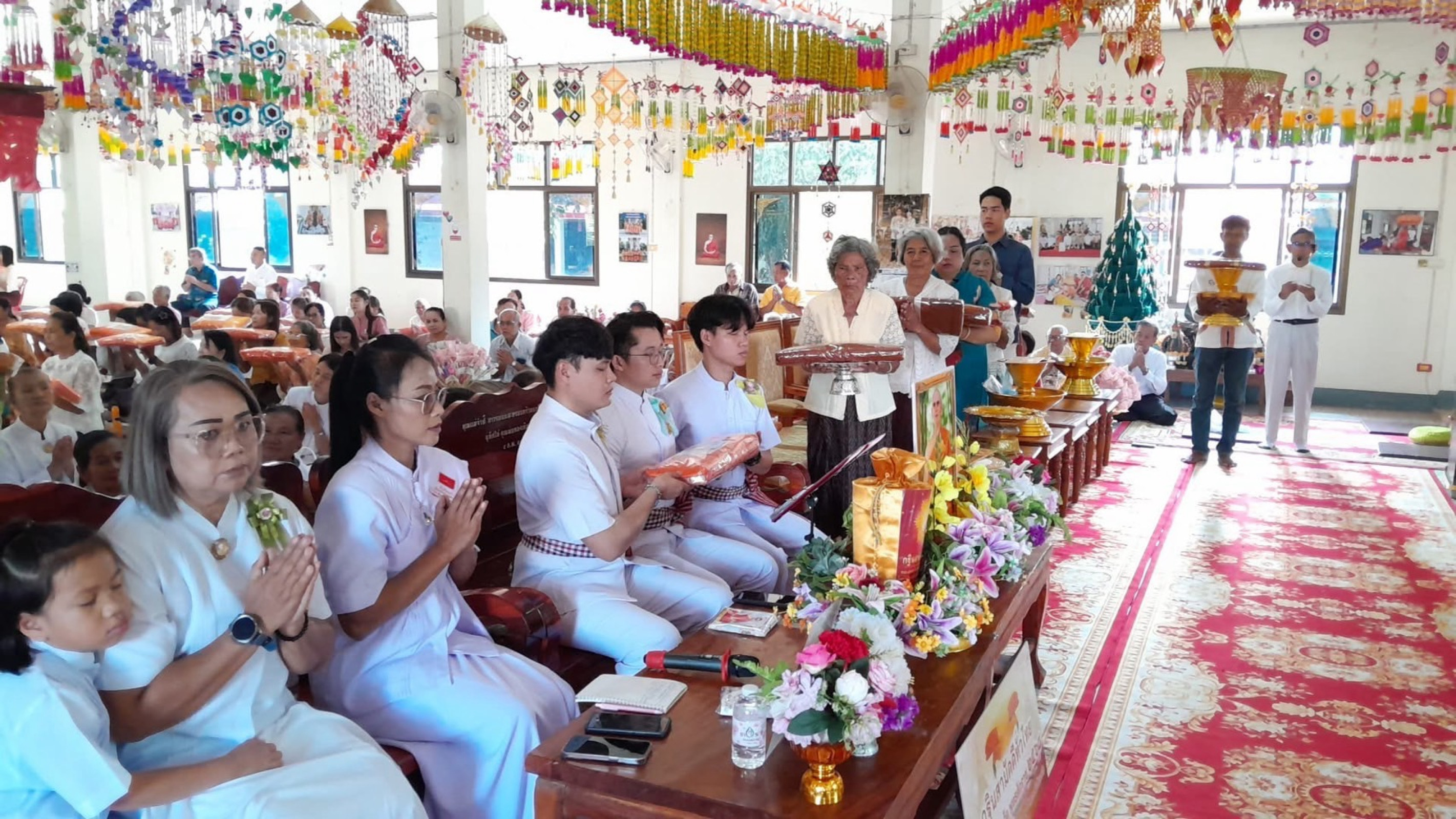 ภาพร่วมพิธีกรรมวัดธาตุ