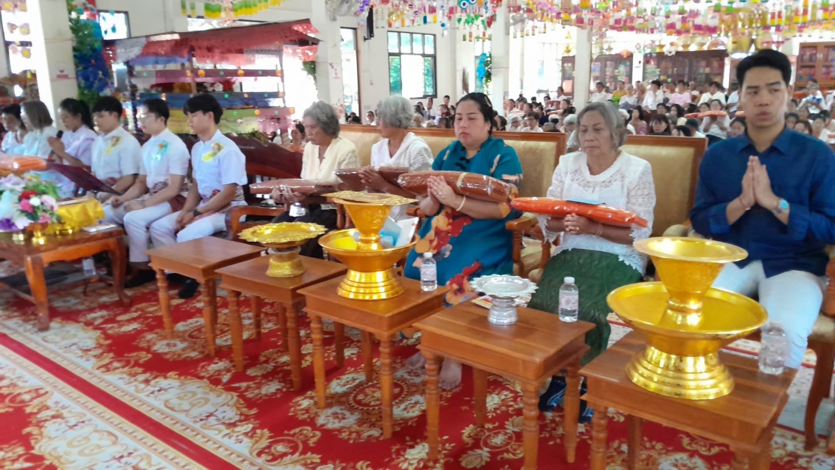 ภาพร่วมพิธีกรรมวัดธาตุ