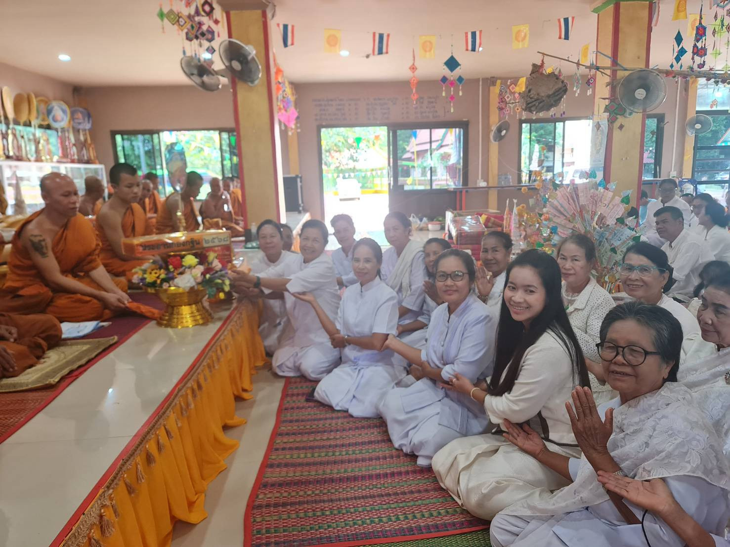 ภาพร่วมพิธีกรรมวัดอุดมศรีทัศน์