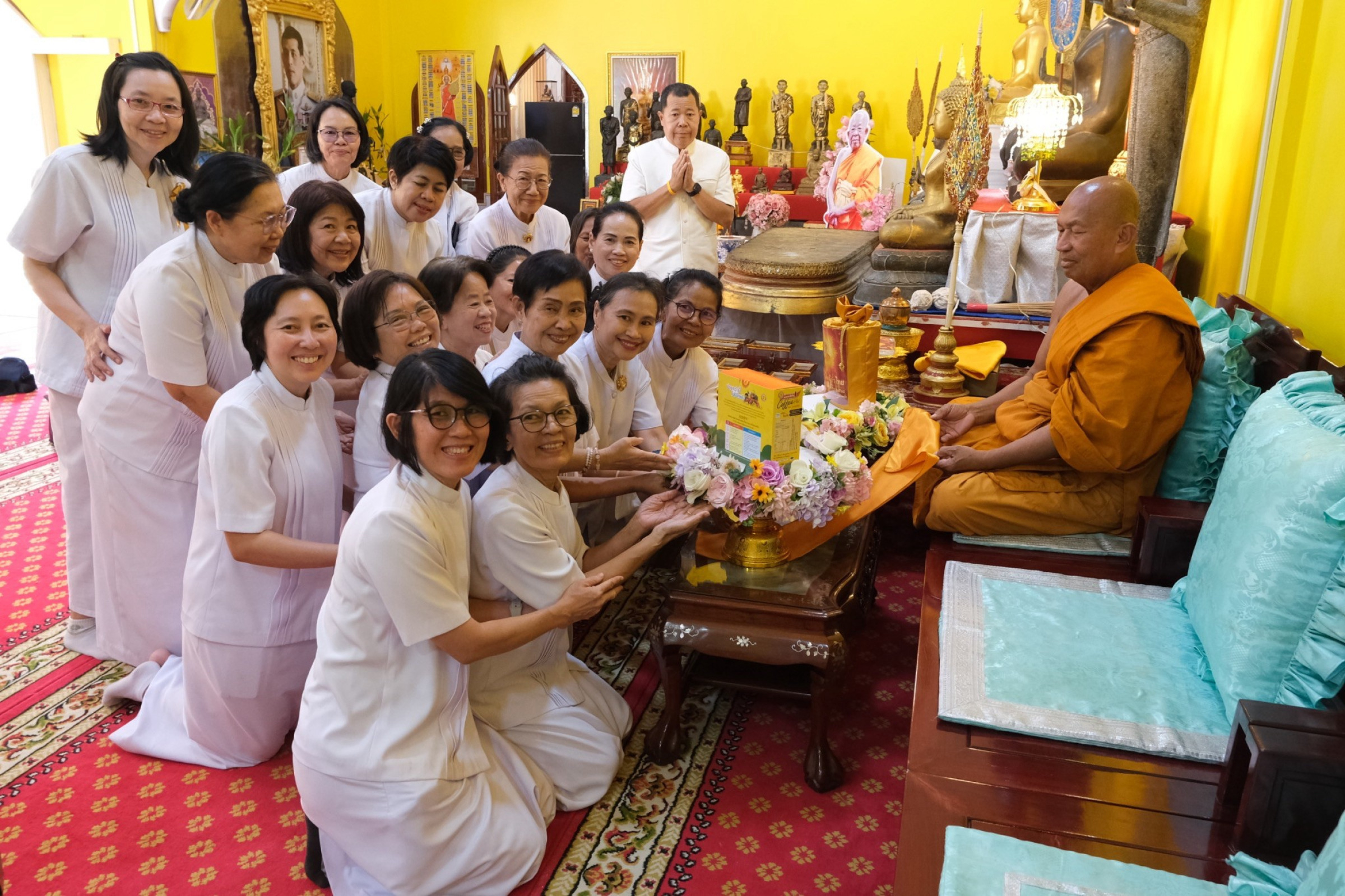 ภาพร่วมพิธีกรรมวัดกลางวรวิหาร