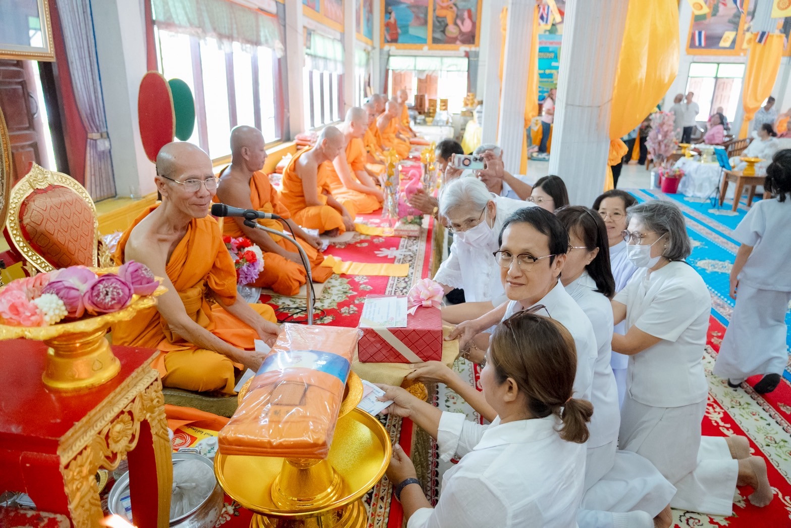 ภาพร่วมพิธีกรรมวัดหาดเล็บยาว