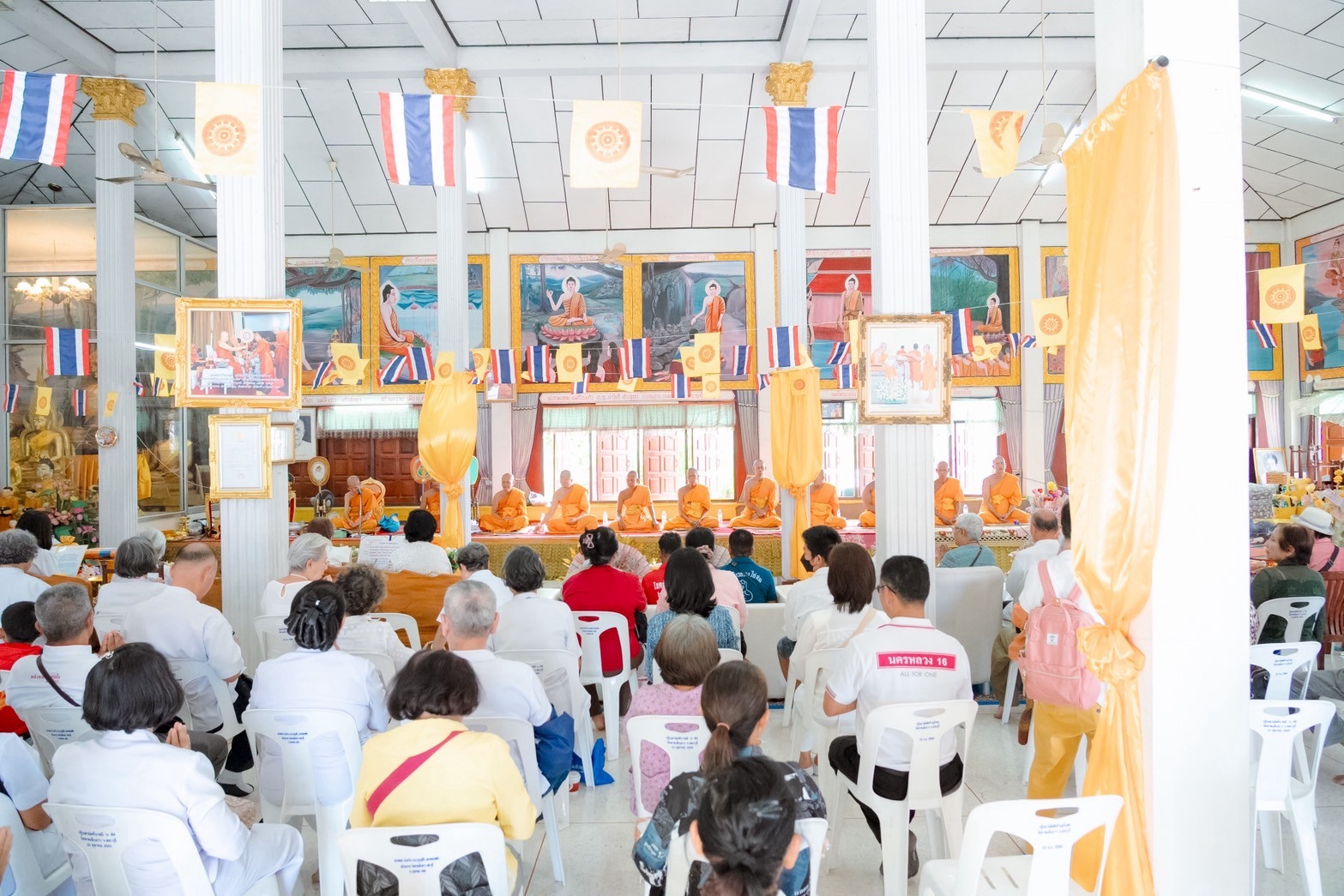 ภาพร่วมพิธีกรรมวัดหาดเล็บยาว