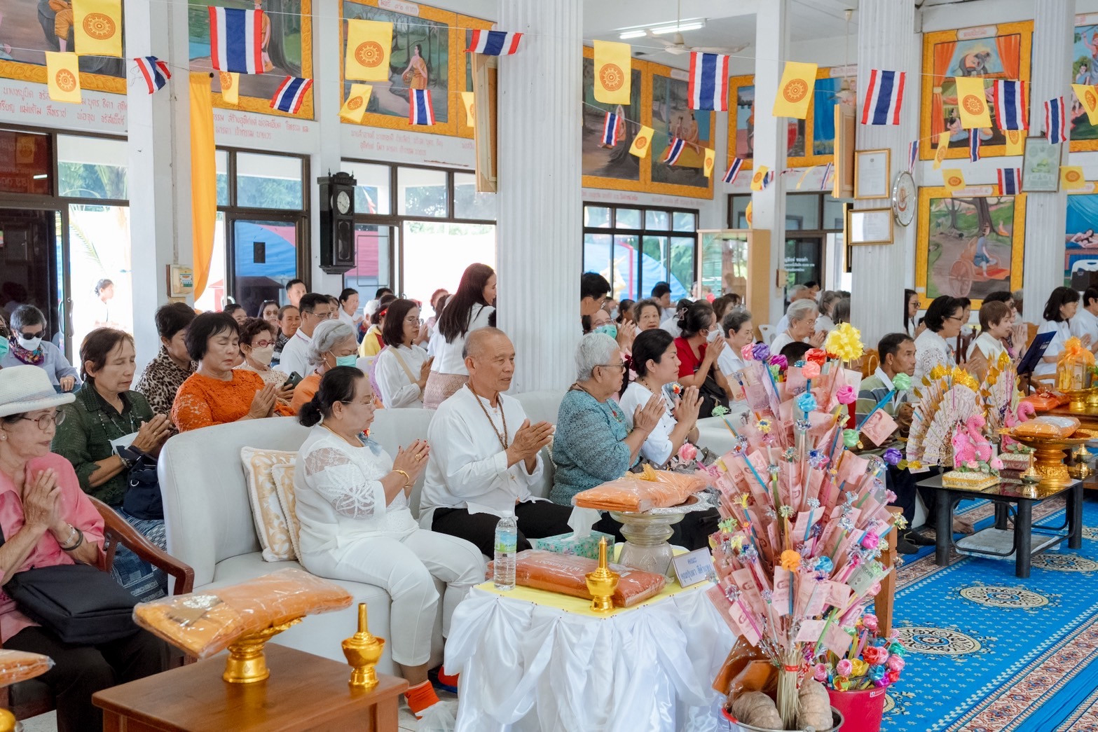 ภาพร่วมพิธีกรรมวัดหาดเล็บยาว