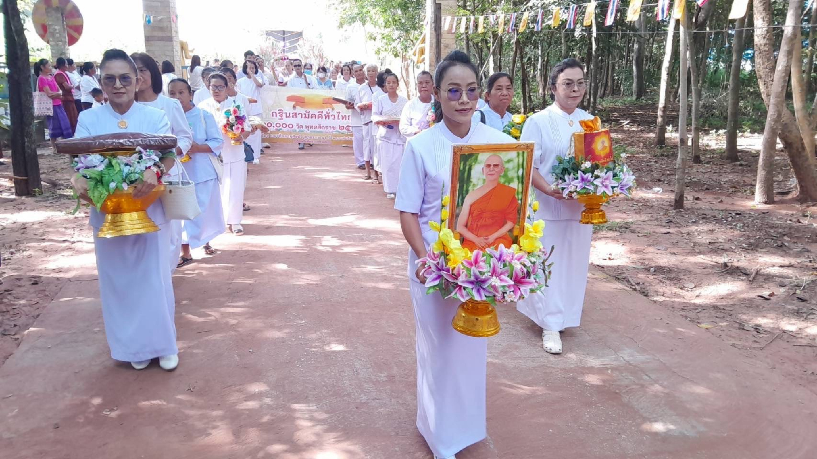 ภาพร่วมขบวนกฐินสำนักสงฆ์วัดป่าดอนเตาเหล็ก