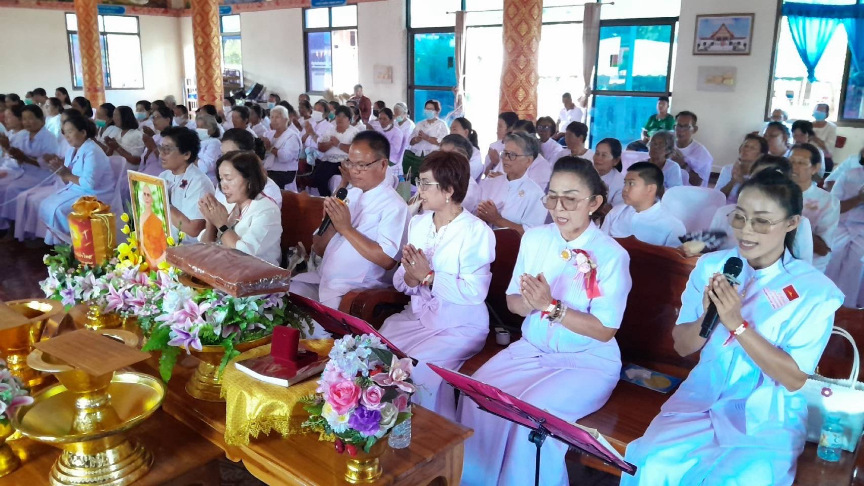 ภาพร่วมพิธีกรรมวัดธรรมาธิปไตย