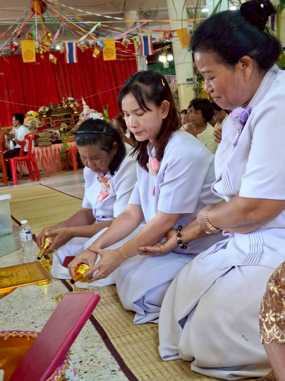 ภาพร่วมพิธีกรรมวัดด่านเกวียน