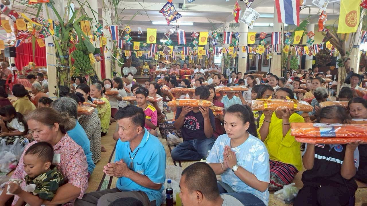 ภาพร่วมพิธีกรรมวัดด่านเกวียน