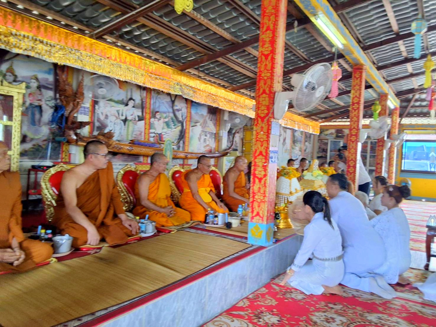 ภาพร่วมพิธีกรรมวัดศรีมงคล