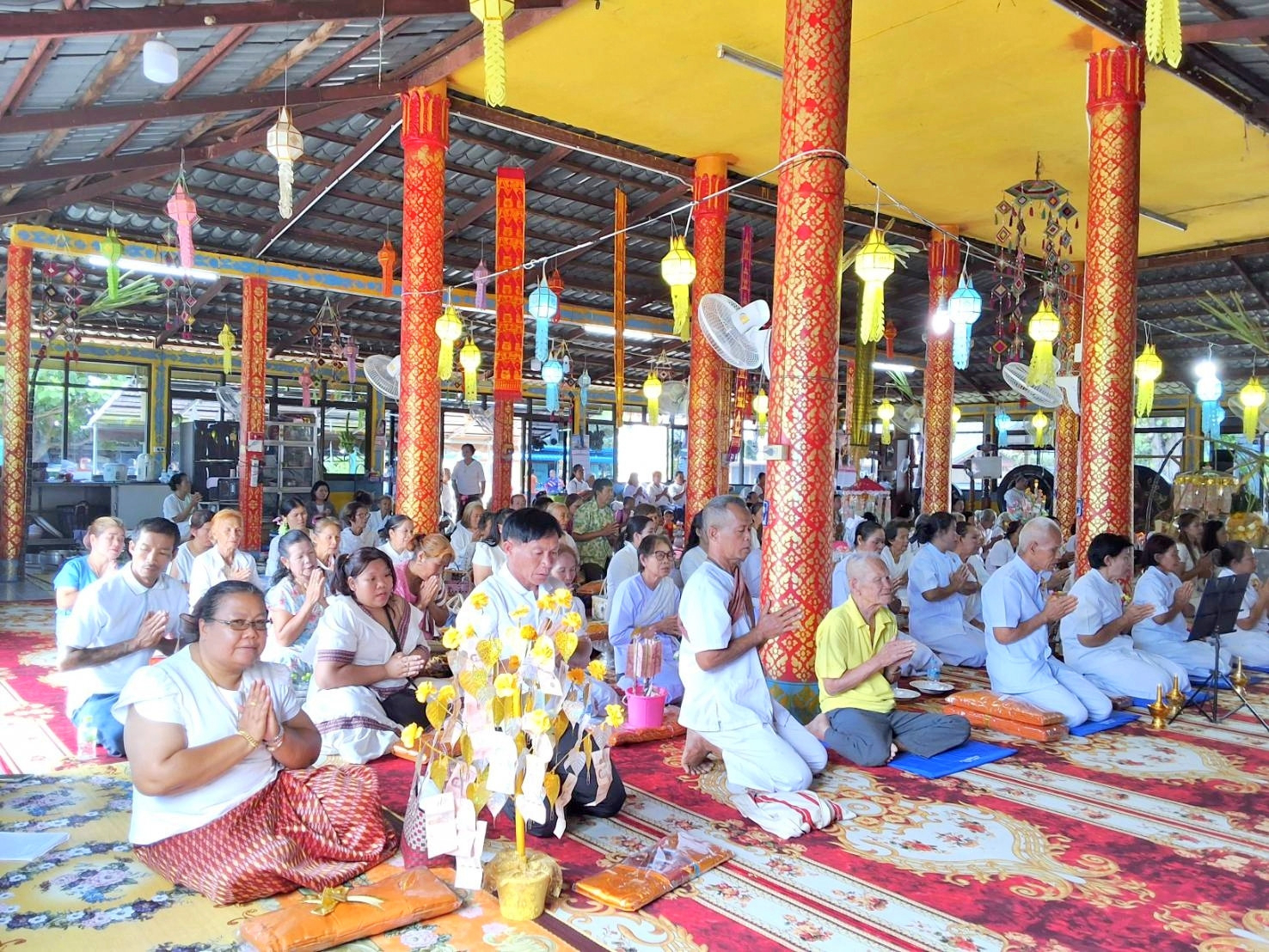 ภาพร่วมพิธีกรรมวัดศรีมงคล