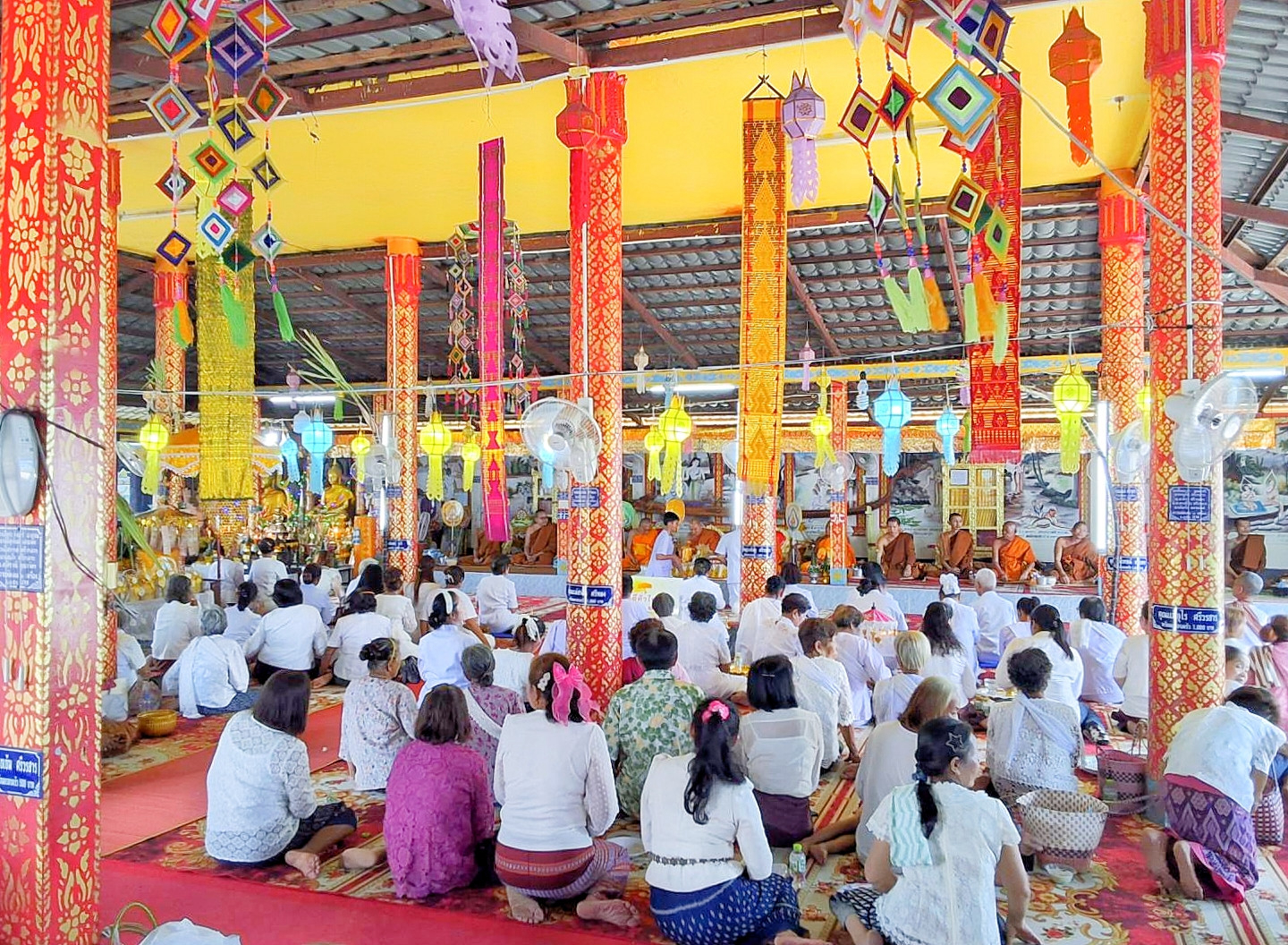 ภาพร่วมพิธีกรรมวัดศรีมงคล