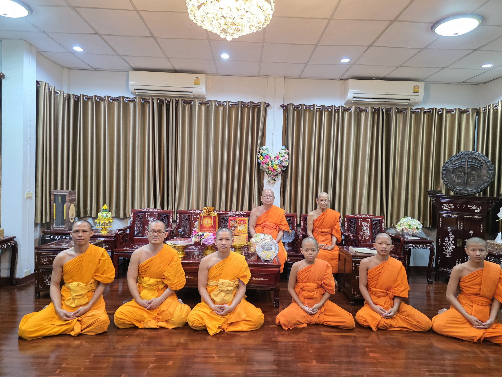 ภาพร่วมขบวนกฐินวัดมหาธาตุ