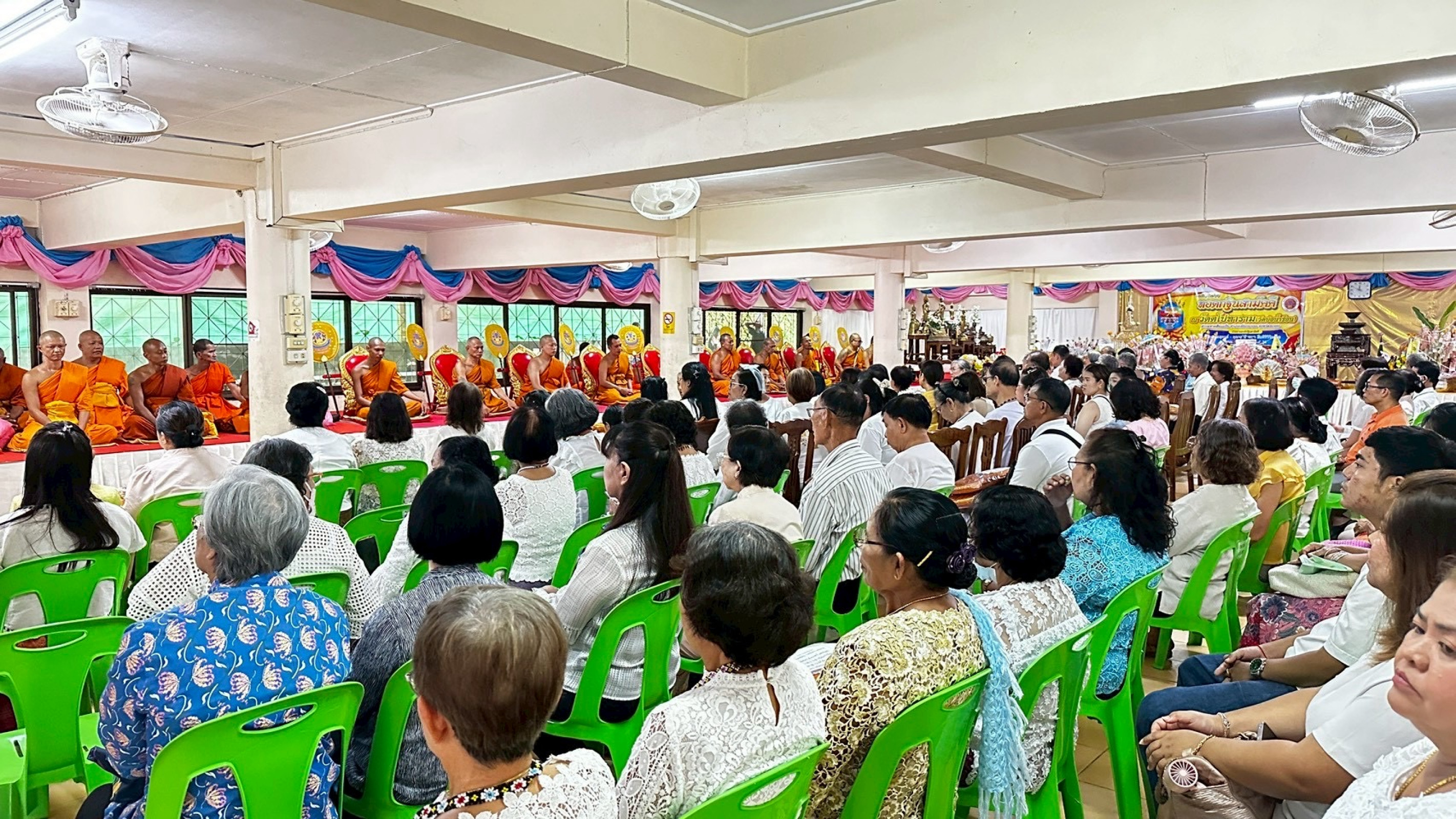 ภาพร่วมพิธีกรรมวัดตโปทาราม