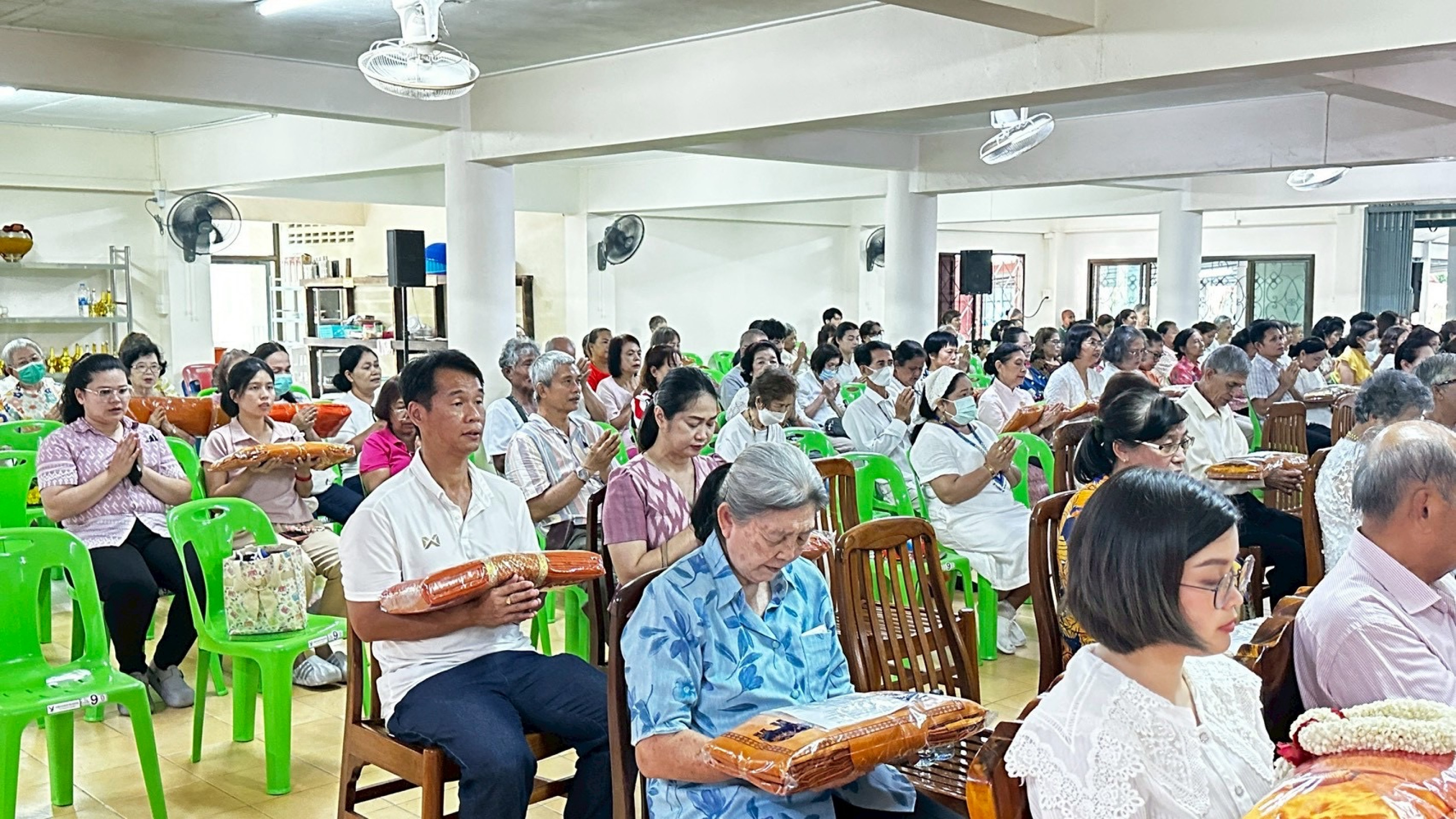 ภาพร่วมพิธีกรรมวัดตโปทาราม