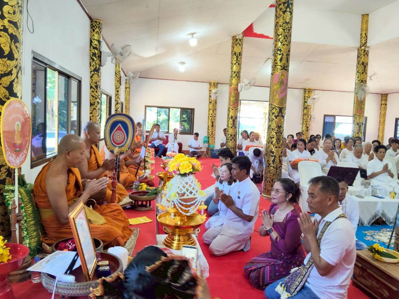 ภาพร่วมพิธีกรรมที่พักสงฆ์ท่าล้อจองคำ