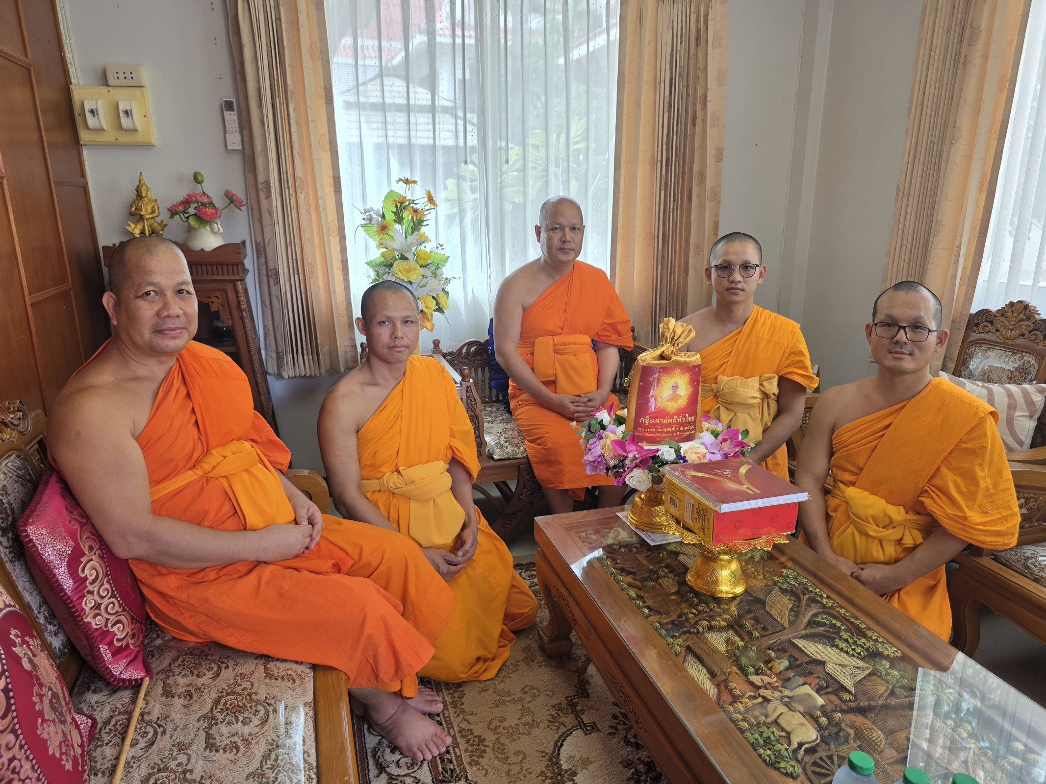 ภาพร่วมขบวนกฐินวัดท่าหลวง