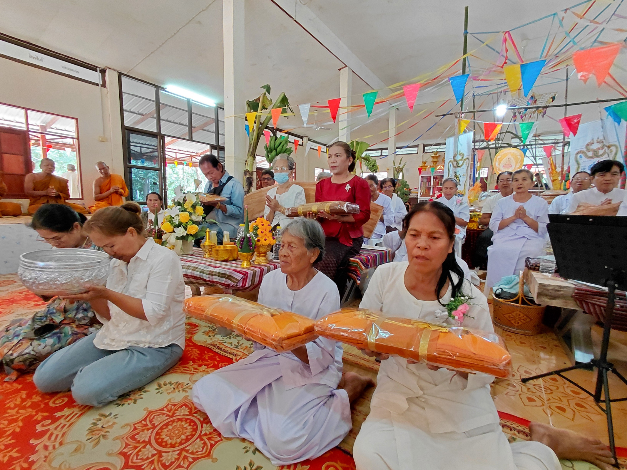 ภาพร่วมพิธีกรรมวัดป่าสันติธรรม